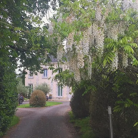 Bed & Breakfast Chateau Olle Laprune 3*