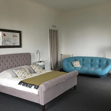 Bed & Breakfast Chateau Olle Laprune 3*